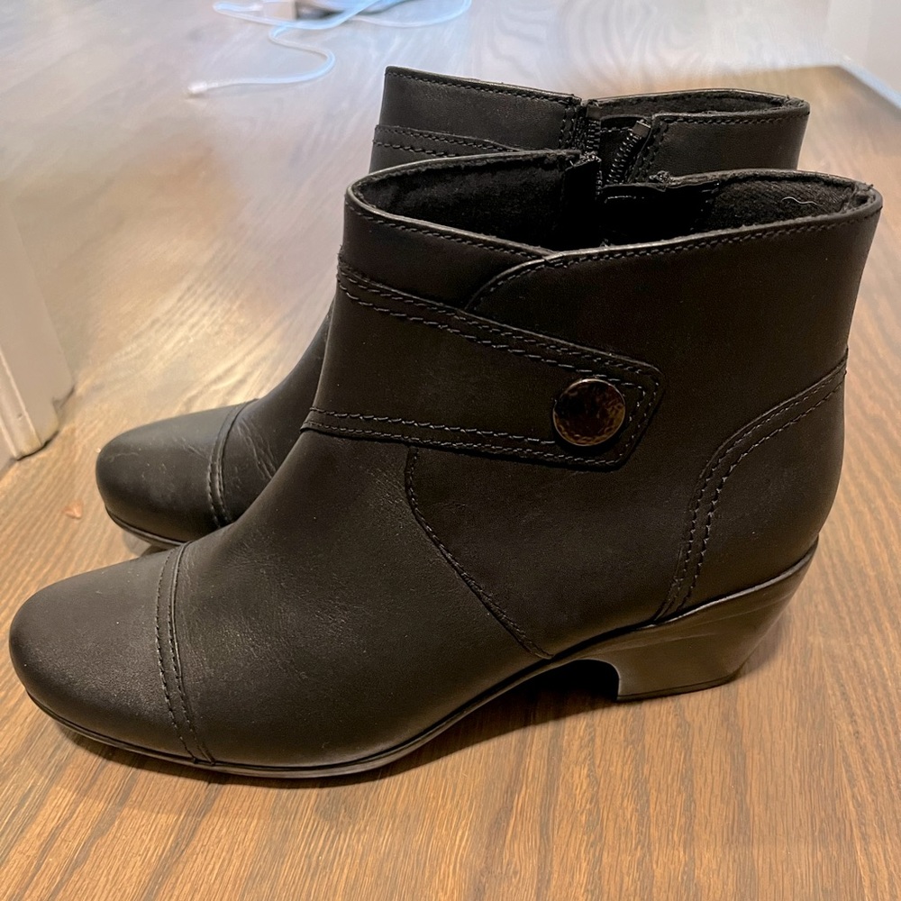 Clarks bootie! Size 7. Brand new no box